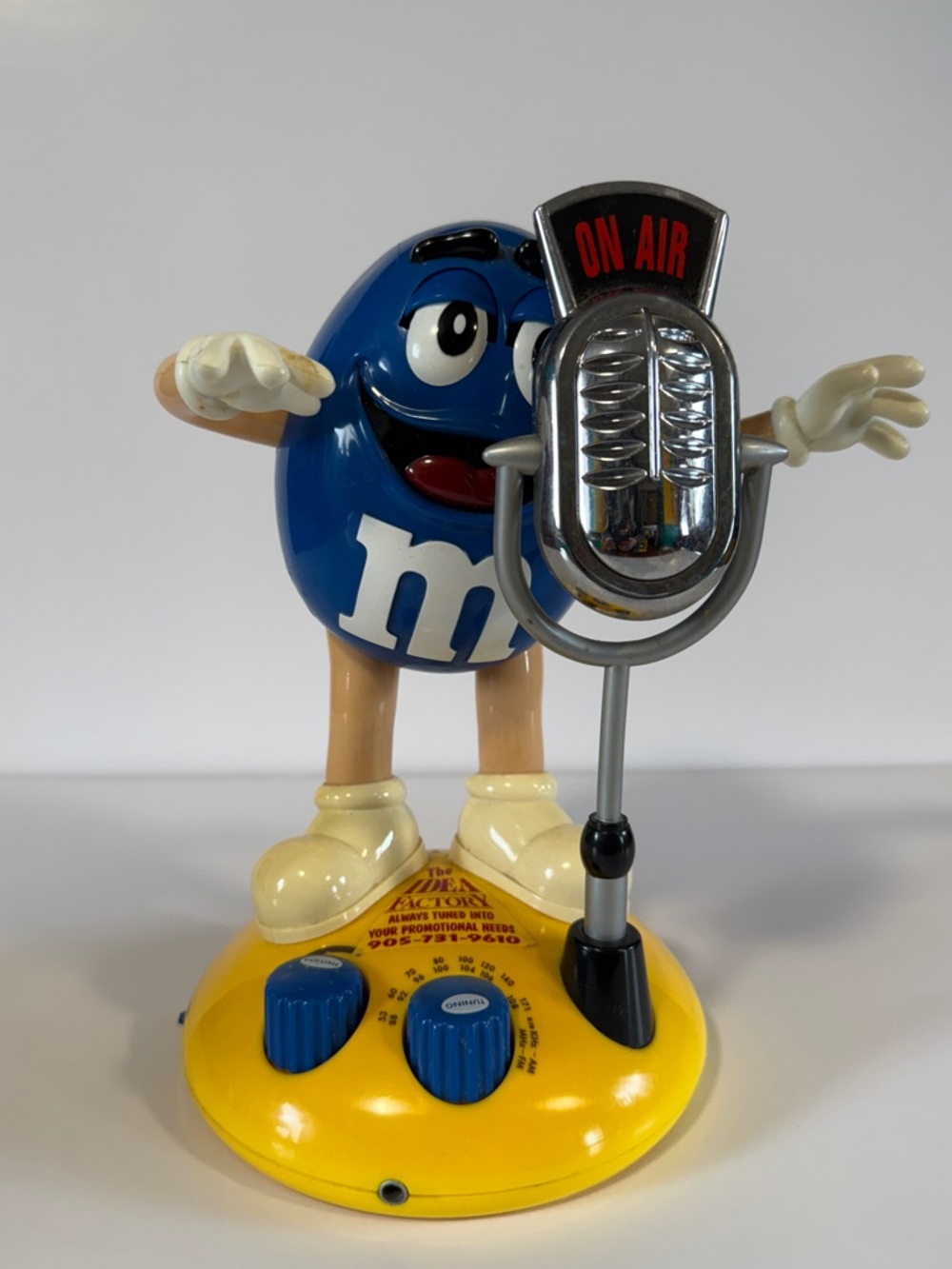 M&Ms Blue Peanut Animated Singing Dancing AM/FM Radio Motion Activated Works